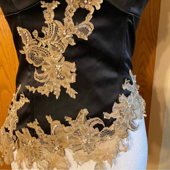 ♠️ MANDALAY GOLD LACE EMBROIDERY CORSET ♠️ - Picture 2 of 15